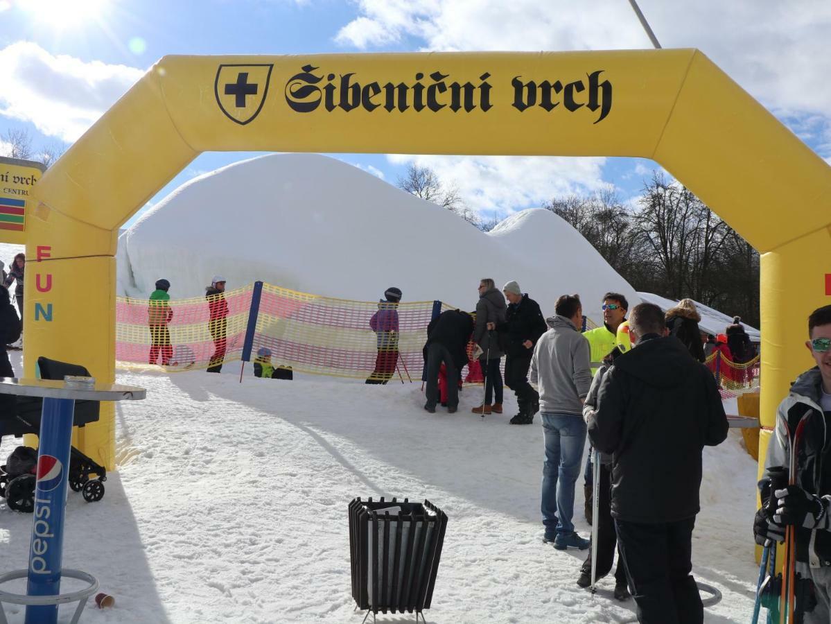 Sport-Hotel Sibenicni Vrch Mnichovice エクステリア 写真